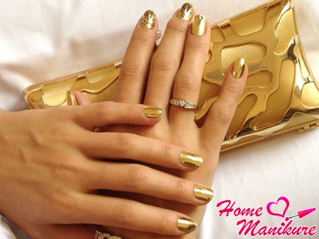 złoty manicure zrób stalowy złoty lakier do paznokci paznokcie metaliczny czarny metalik zdjęcie