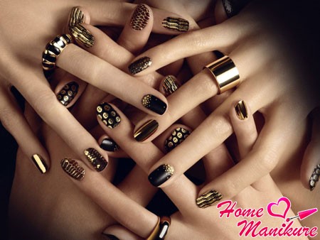 złoty manicure zrób stalowy złoty lakier do paznokci paznokcie metaliczny czarny metalik zdjęcie