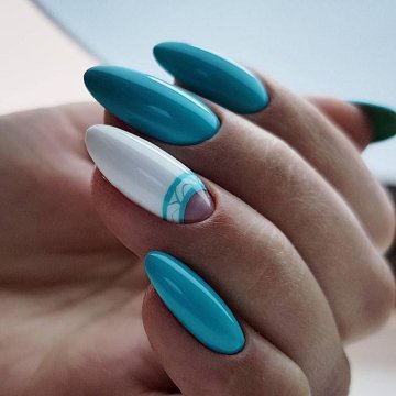 hold köröm design lyukak a köröm fotó 2019