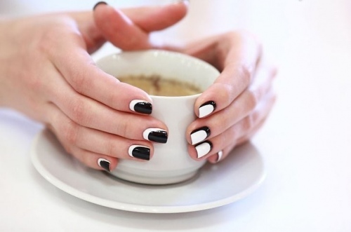 biały i niebieski manicure biały i niebieski manicure