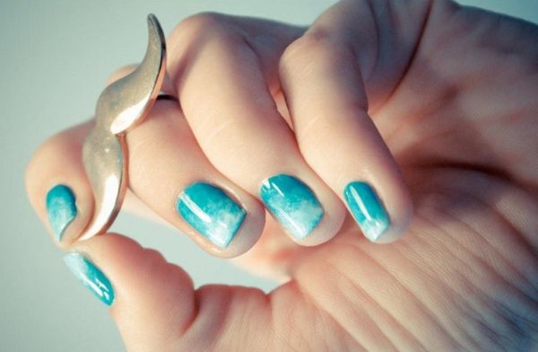 biały i niebieski manicure biały i niebieski manicure