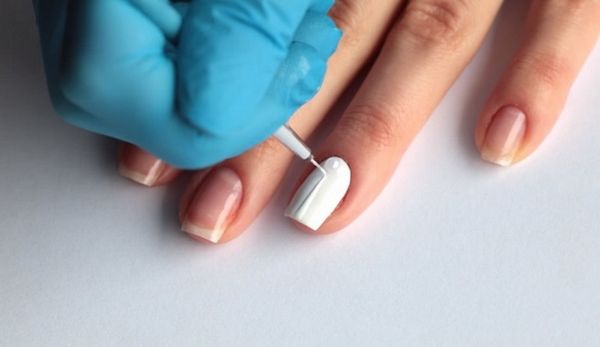 biały manicure biały manicure
