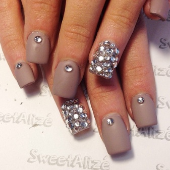 biały manicure biały manicure