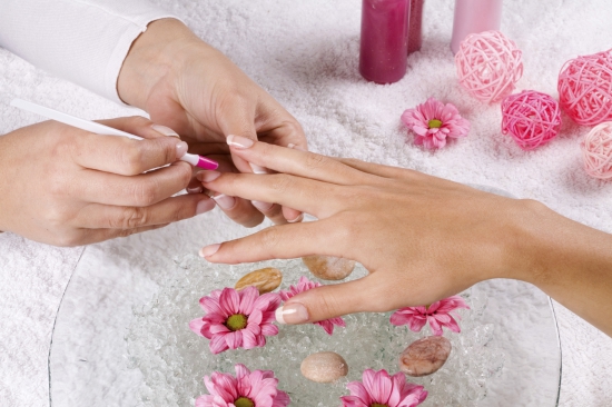 rodzaje nieobrzynanego manicure czym jest nieobrzynany manicure