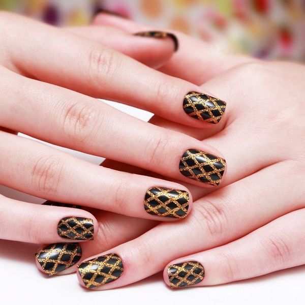 manicure z białego złota manicure z białego złota