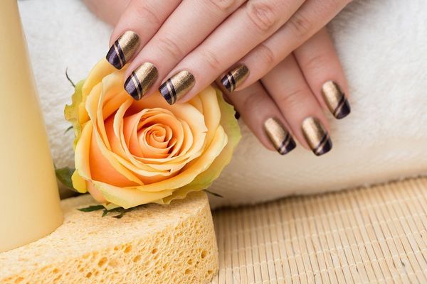 manicure z białego złota manicure z białego złota