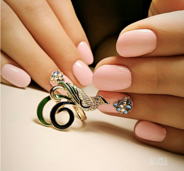 złoty manicure złoty manicure
