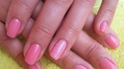 projekt do manicure różowy szelak