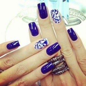 biały manicure niebieski i biały manicure