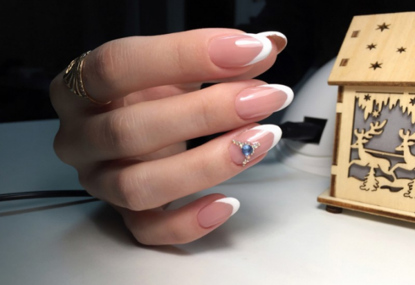 biały różowy manicure biały różowy manicure