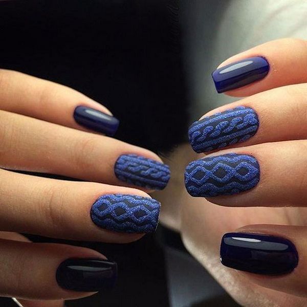 zdjęcie manicure z dzianiny