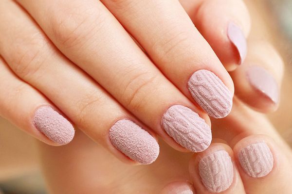 zdjęcie jak zrobić manicure z dzianiny