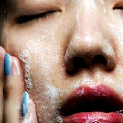 spălare simplă anti-îmbătrânire a feței