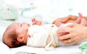 Az újszülöttkori sárgaság tünetei, okai és kezelése