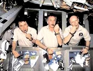 astronauții