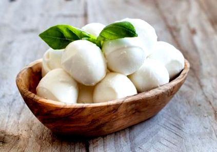 mozzarella dimensiuni medii