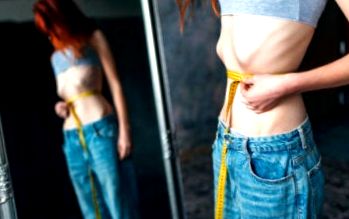 anorexic încearcă să piardă în greutate)