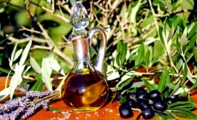 5 dôvodov, prečo by ste mali začať svoj deň lyžicou olivového oleja