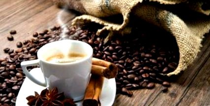 Hogyan segít a koffein a fogyásban)