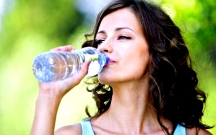 Télen több vizet veszít a szervezet: 4 hasznos tanács a kiszáradás ellen - Egészség | Femina