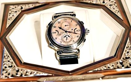 Най-скъпият часовник в света се продава за мобилен телефон Click $ 31  милиона