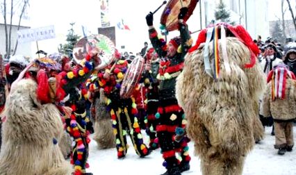Román újévi hagyományok és szokások