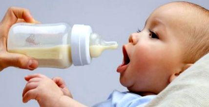 Mennyi tejet kell enni a babának az első hónapokban