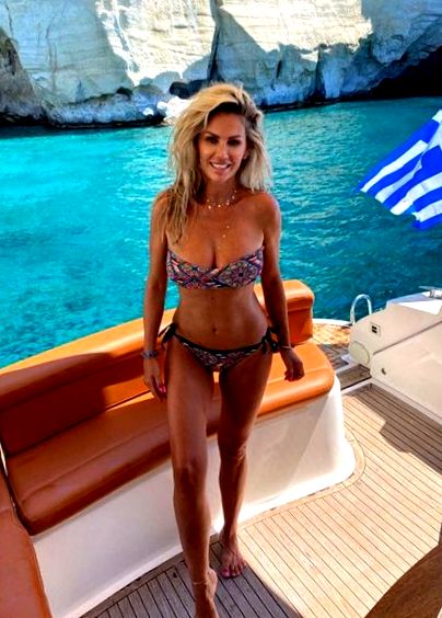 Имам и целулит! „Андреа Баника показва перфектното си тяло по бански на  плажовете