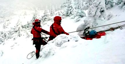 Muž s nadváhou z Botosani, evakuovaný vrtuľníkom SMURD z pohoria Ceahlău