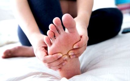 Подути крака - причини, профилактика и лечение - Подуване на глезена и  зачервяване на кожата