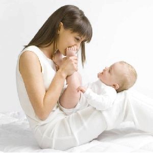 Розвиток дитини по тижнях після пологів - короткий посібник молодим батькам (місячні після пологів малюки) після пологів