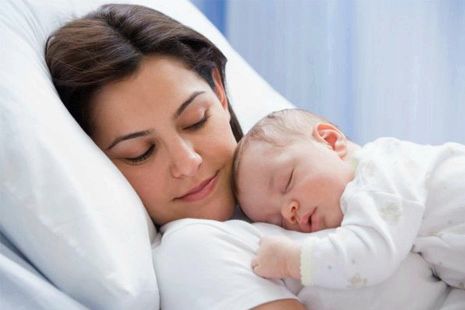 Дізнайтеся скільки йдуть виділення після кесаревого розтину (місячних) місячних при