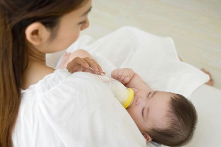 Пропадає молоко в грудях при розвитку нової вагітності (коли пропадають місячні під час вагітності) менструальним циклом