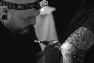 Cum să bată un tatuaj Cum să bată un tatuaj