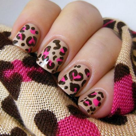 Cifrele de pe unghii leopard