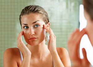 Cum de a camufla cosuri pe fata si cosmetice improvizate