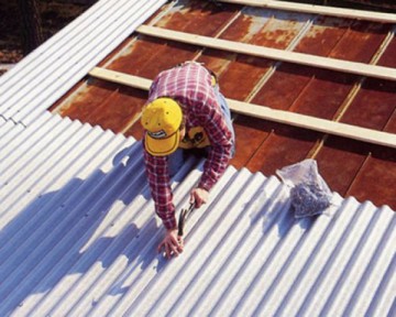 Instalarea unui acoperiș de carton ondulat, cu propriile lor mâini