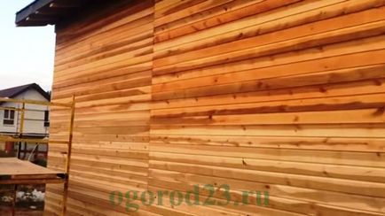 Finisarea unui perete din lemn