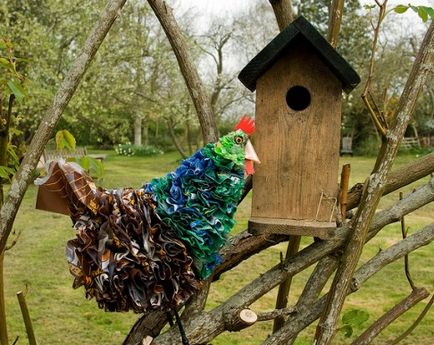 Birdhouse cu desenul lor mâini Birdhouse cu desenul lor mâini