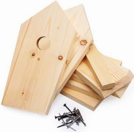 Birdhouse cu desenul lor mâini Birdhouse cu desenul lor mâini