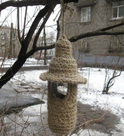 Birdhouse cu desenul lor mâini Birdhouse cu desenul lor mâini