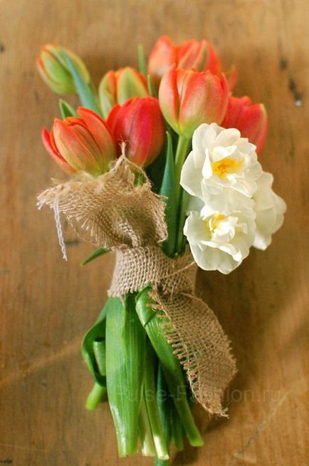 Buchet cu lalele Buchet cu lalele