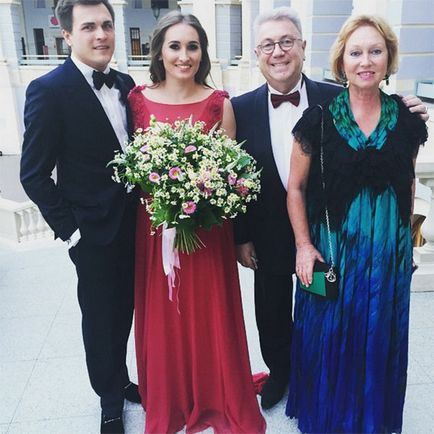 Danseaza cu mama mea la nunta Danseaza cu mama mea la nunta