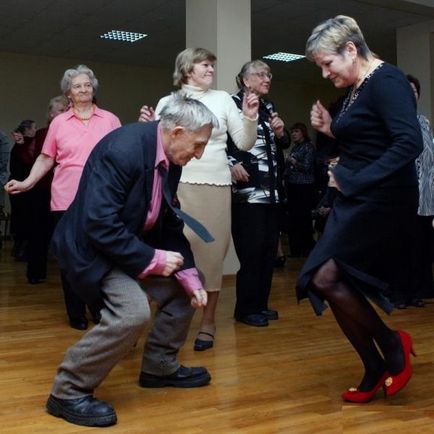 Danseaza cu mama mea la nunta Danseaza cu mama mea la nunta
