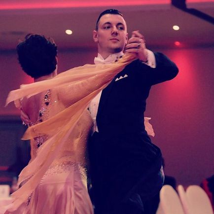 Danseaza cu mama mea la nunta Danseaza cu mama mea la nunta