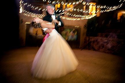 Danseaza cu mama mea la nunta Danseaza cu mama mea la nunta