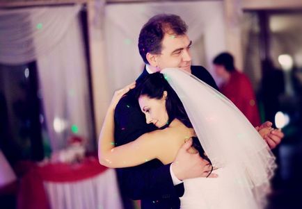 Danseaza cu mama mea la nunta Danseaza cu mama mea la nunta