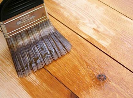 Uleiul de acoperire podele decât să picteze o podea de lemn pe terasa decât mâner, unghii,