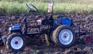 Ce este un adaptor pentru mersul pe jos tractor, cum să facă echipament cu propriile lor mâini