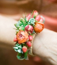 brățări din flori pentru fete la nunta